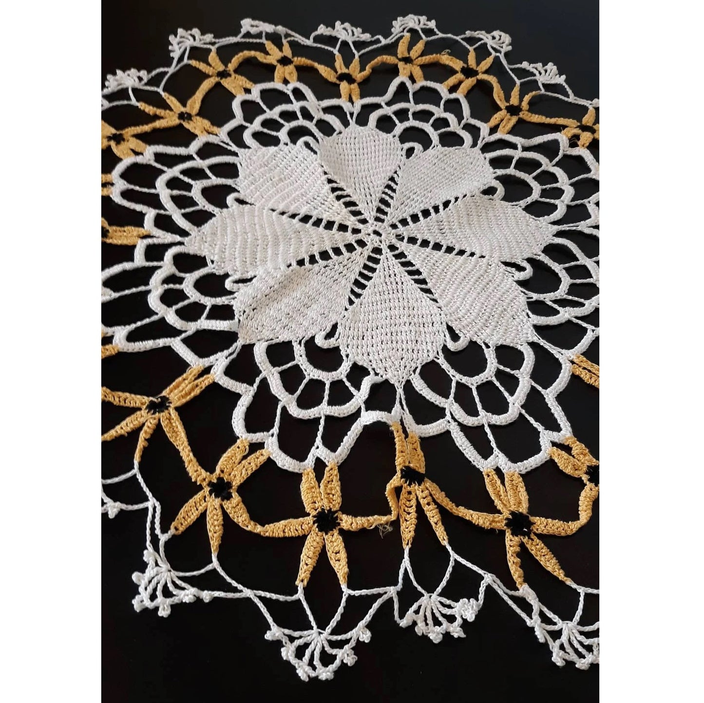 Large Vintage Round (18") Black Eyed Susan Doily