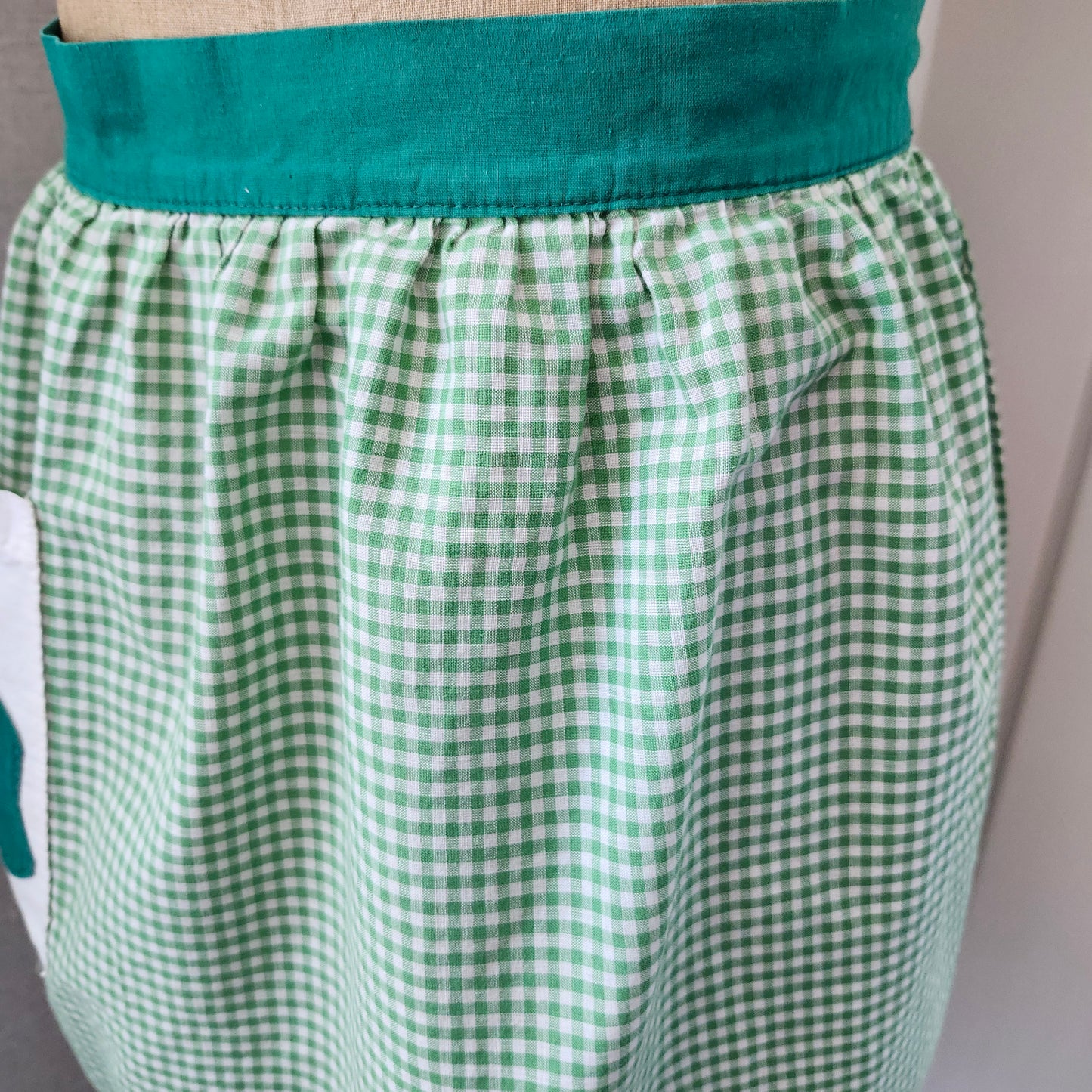 Green and White Gingham Vintage Half Apron with Shamrock Applique Pocket