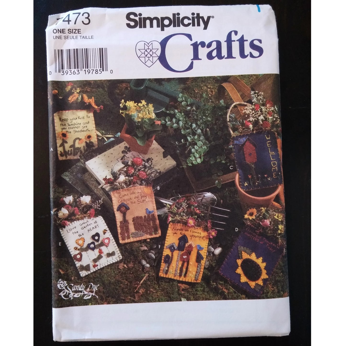 Simplicity Crafts 7473 permanent ink transfers for felt pockets with flower arrangements, uncut