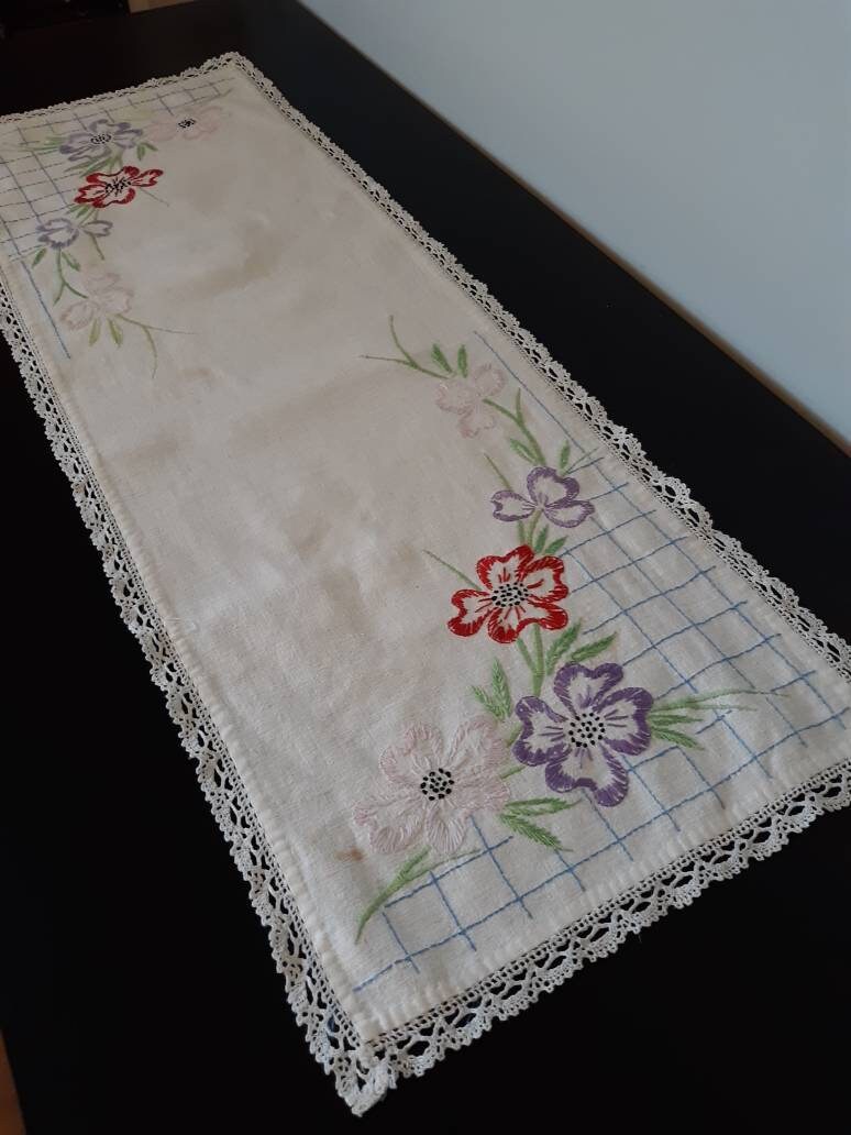 Vintage Embroidered Floral Table Runner/Dresser Scarf