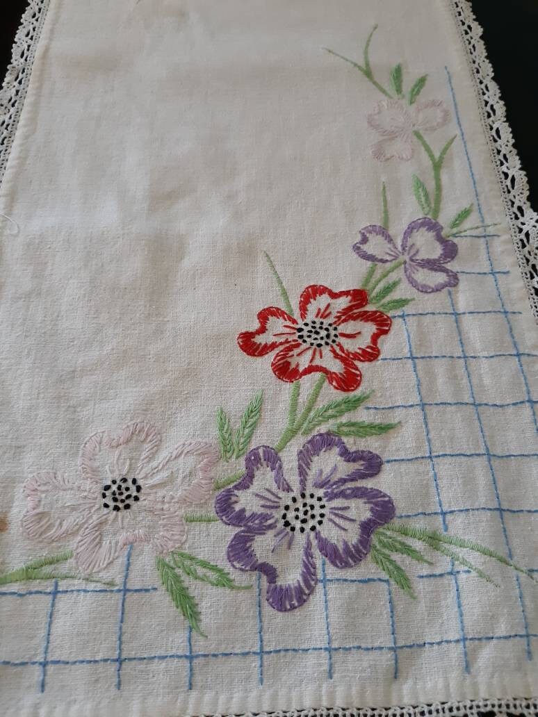 Vintage Embroidered Floral Table Runner/Dresser Scarf