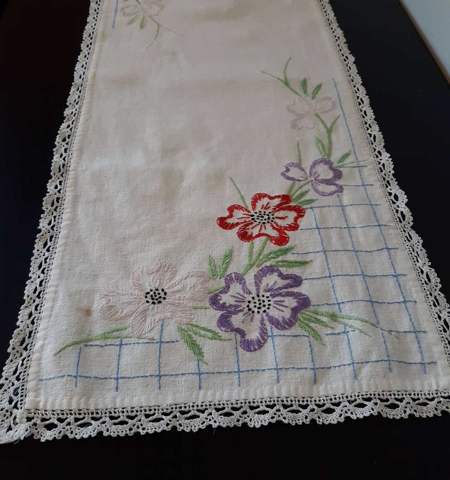 Vintage Embroidered Floral Table Runner/Dresser Scarf