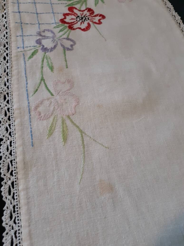 Vintage Embroidered Floral Table Runner/Dresser Scarf