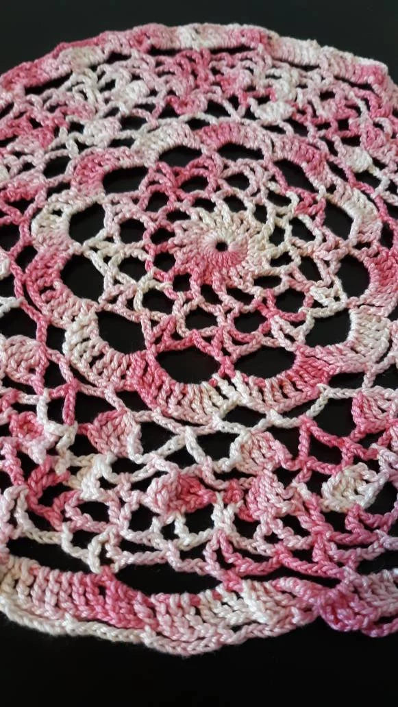Vintage Round (9.5") Pink/White Doily