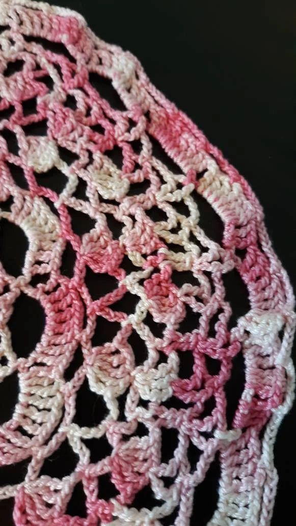 Vintage Round (9.5") Pink/White Doily