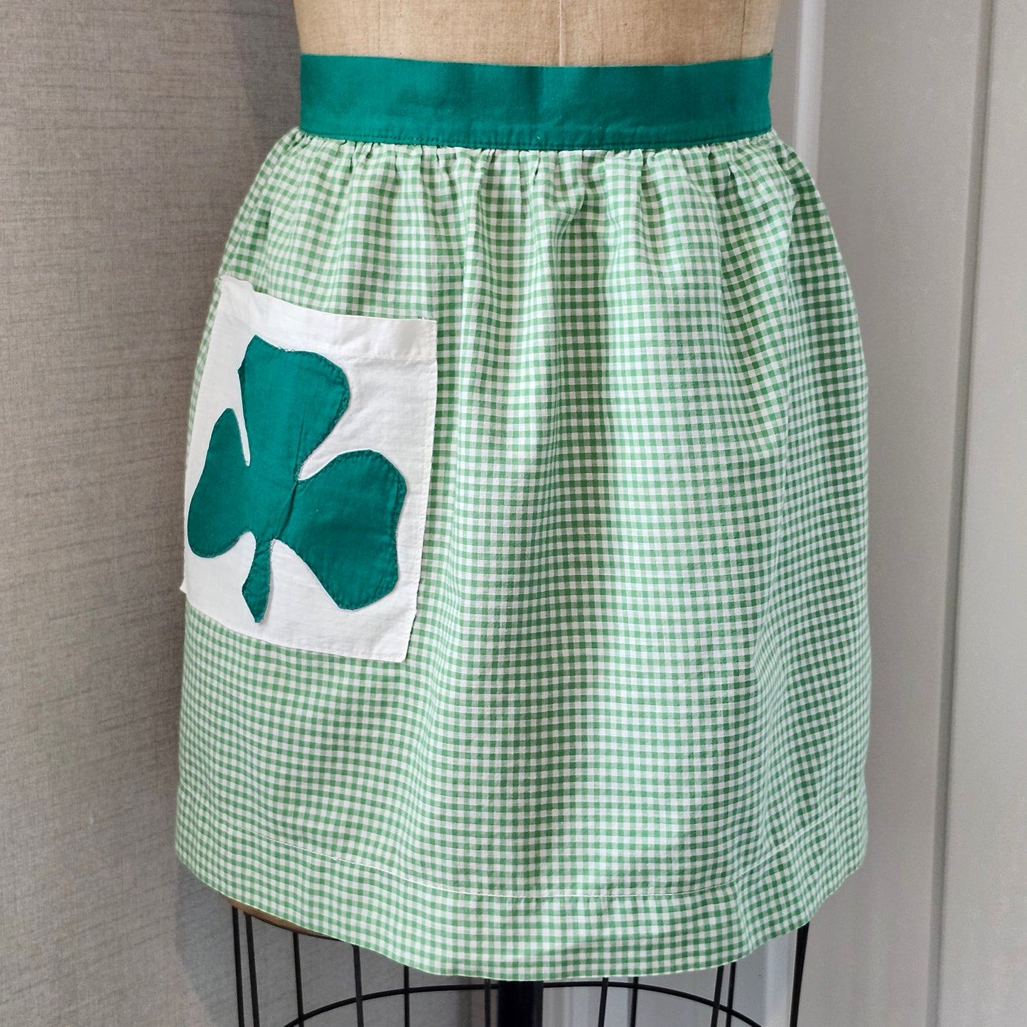 Green and White Gingham Vintage Half Apron with Shamrock Applique Pocket