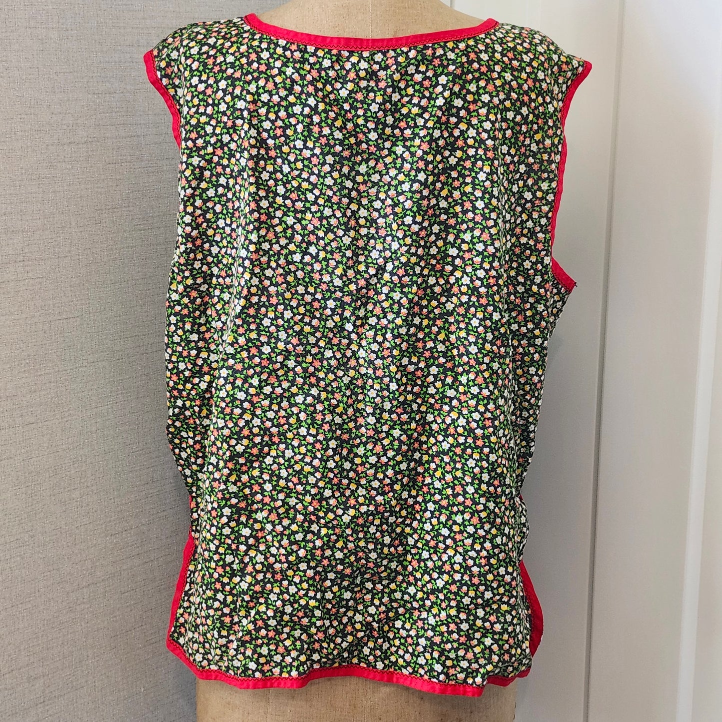 Black Floral Vintage Smock/Cobblers Apron