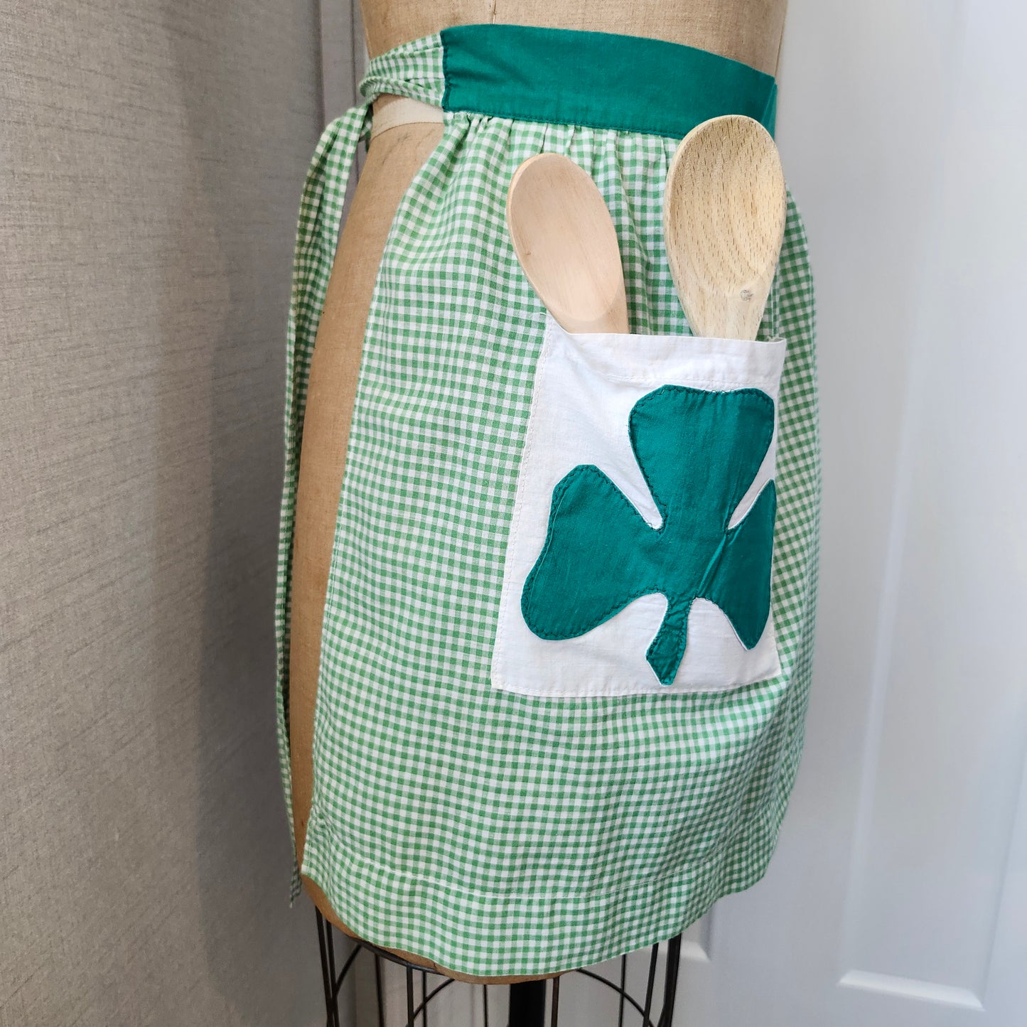 Green and White Gingham Vintage Half Apron with Shamrock Applique Pocket