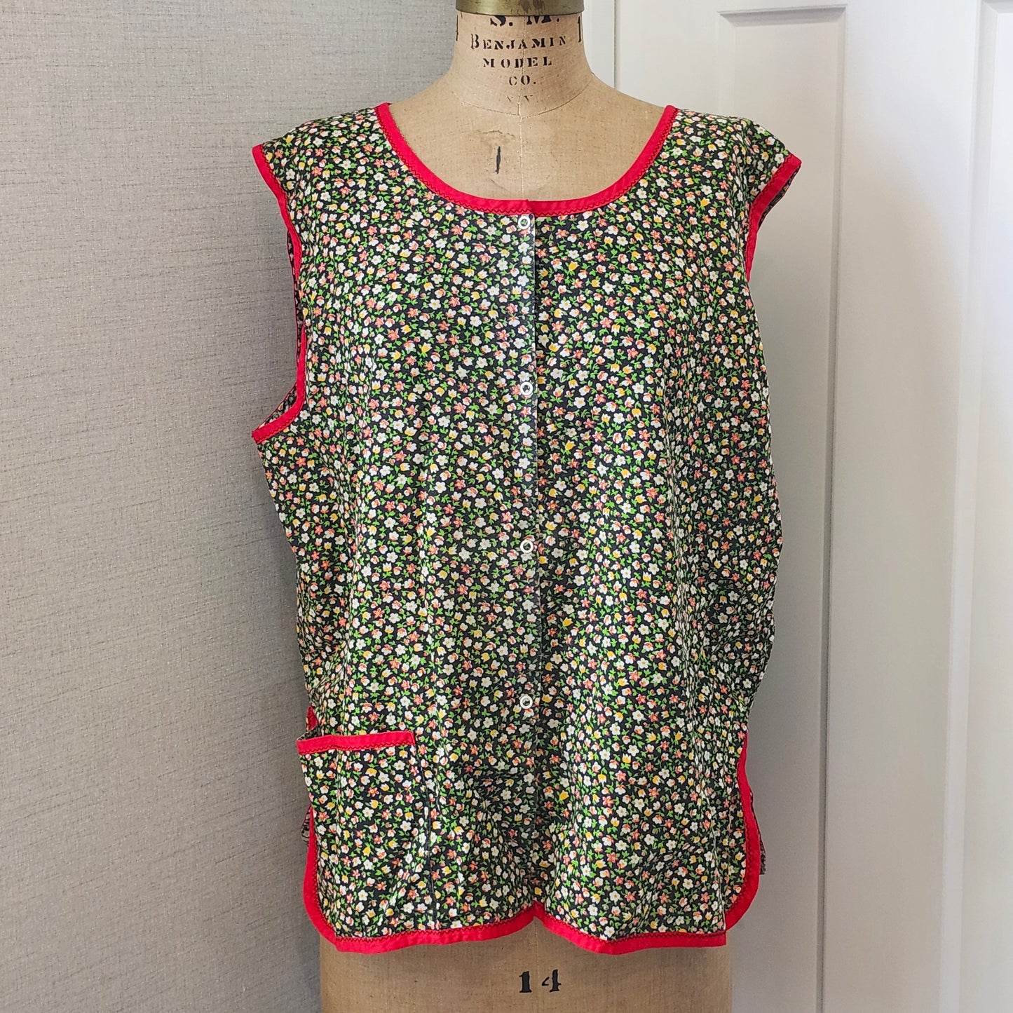 Black Floral Vintage Smock/Cobblers Apron