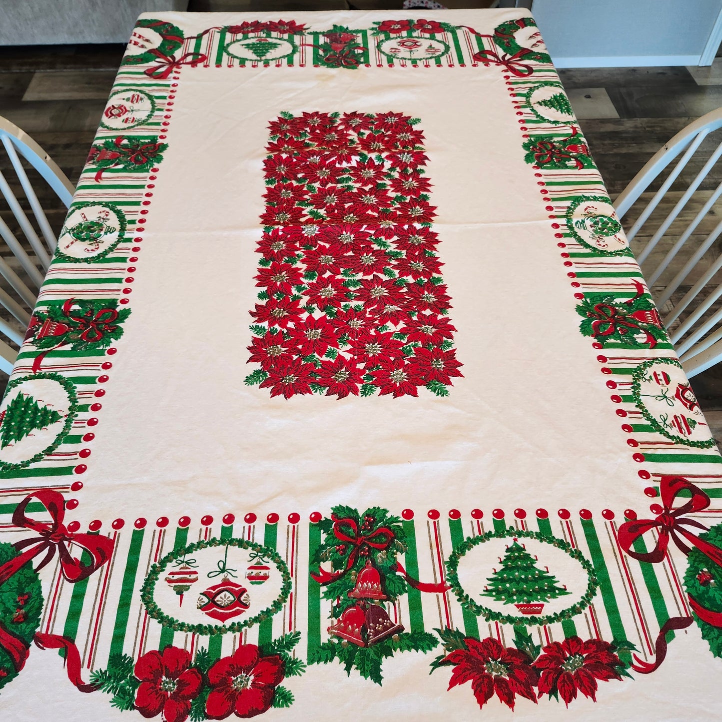 Christmas Wreaths Vintage Tablecloth