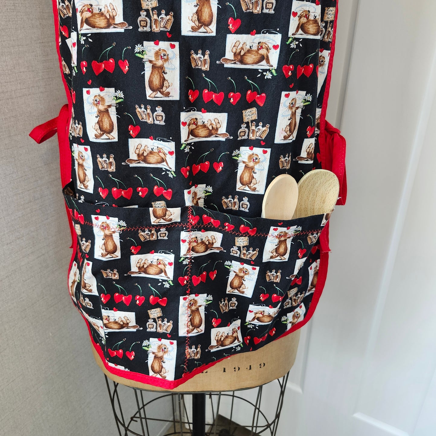 Beavers and Hearts Print Vintage Smock/Cobblers Apron