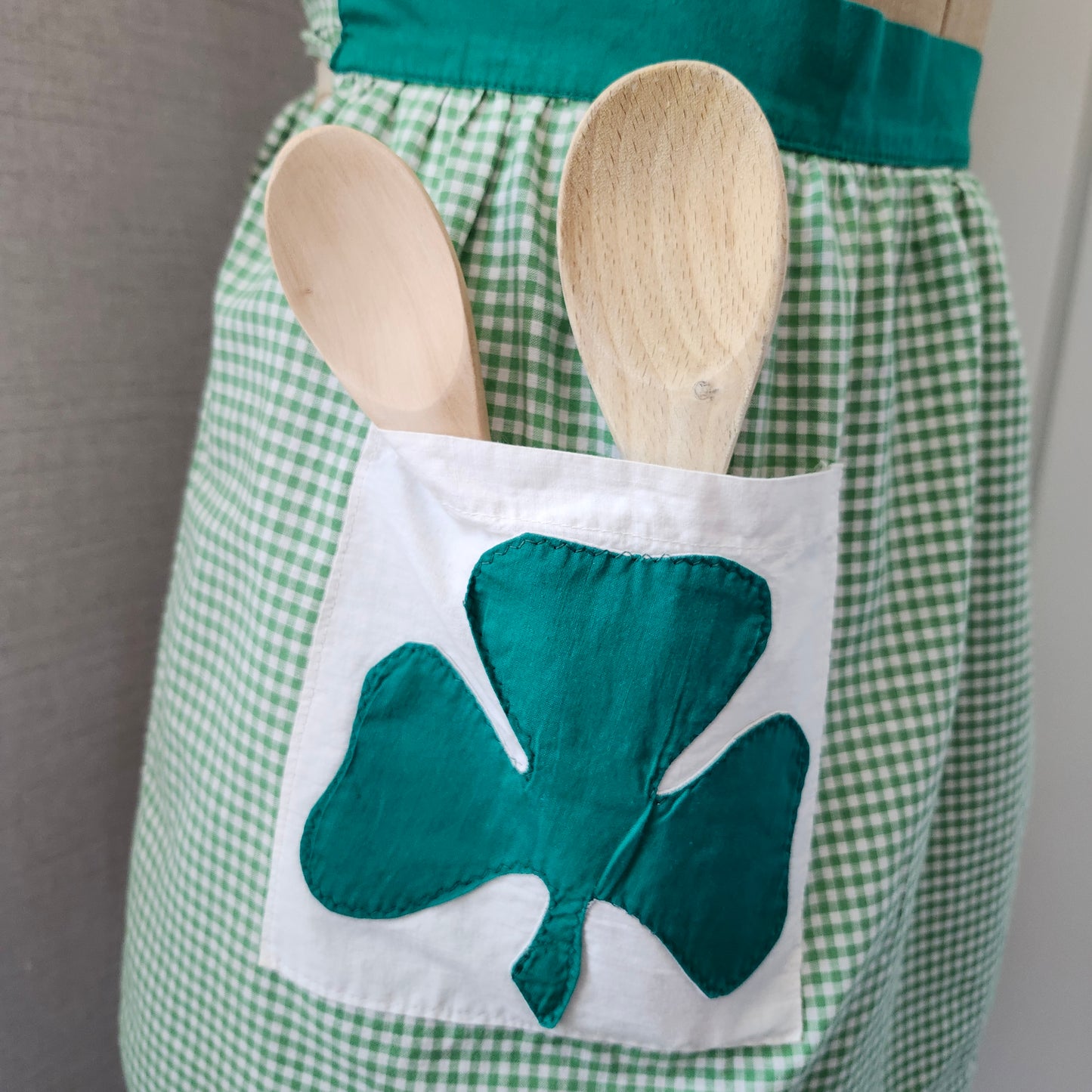 Green and White Gingham Vintage Half Apron with Shamrock Applique Pocket