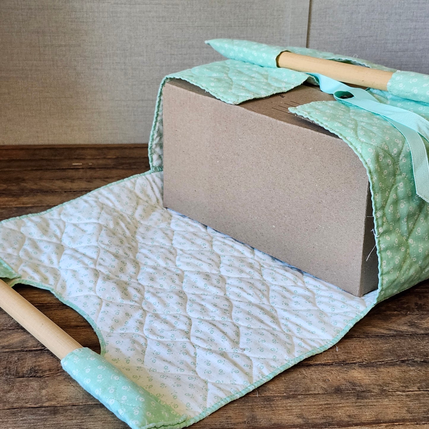 Green Floral Vintage Quilted Casserole Carrier